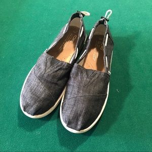 TOMS Youth Size 5.5 (woman 7.5)